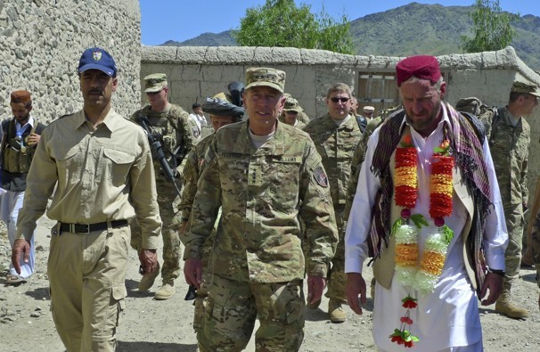 Giám đốc CIA David H. Petraeus lúc còn là Tư lệnh lực lượng Mỹ tại Afghanistan